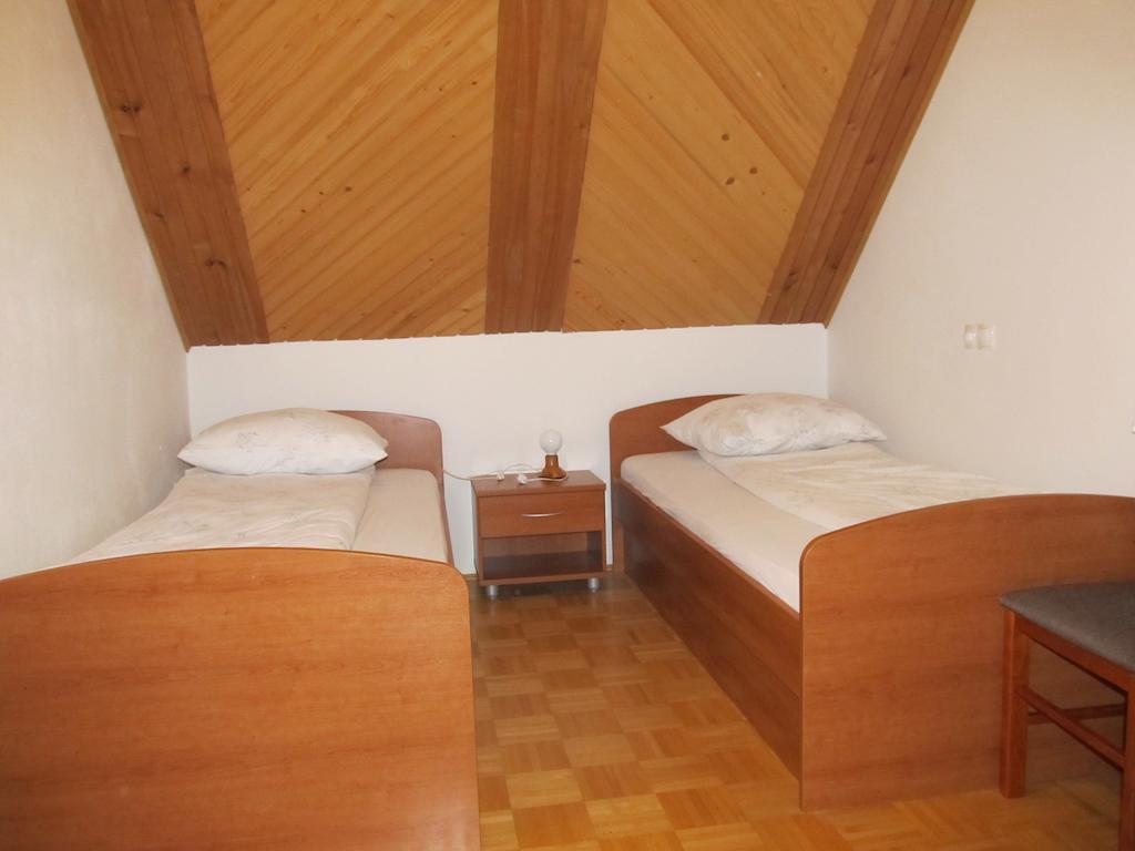 Willa Tourist Farm Ljubica Poljane nad Škofjo Loko Pokój zdjęcie